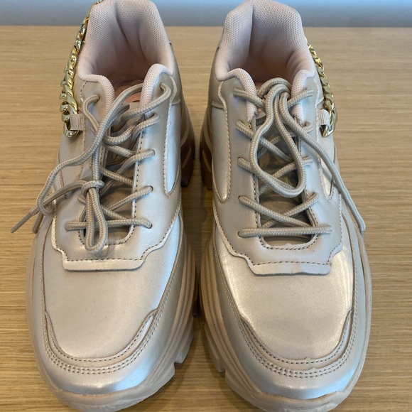 🌟 Retro Gold🌟Sneakers with Gold Chains - one of a kind! - Picture 6 of 12